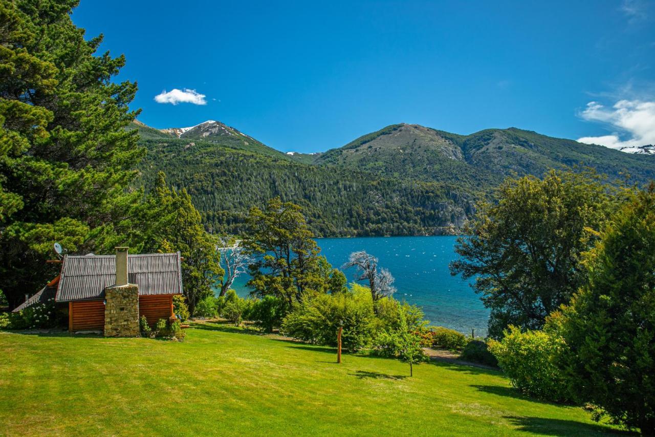 Labrador Con Costa De Lodge San Carlos de Bariloche