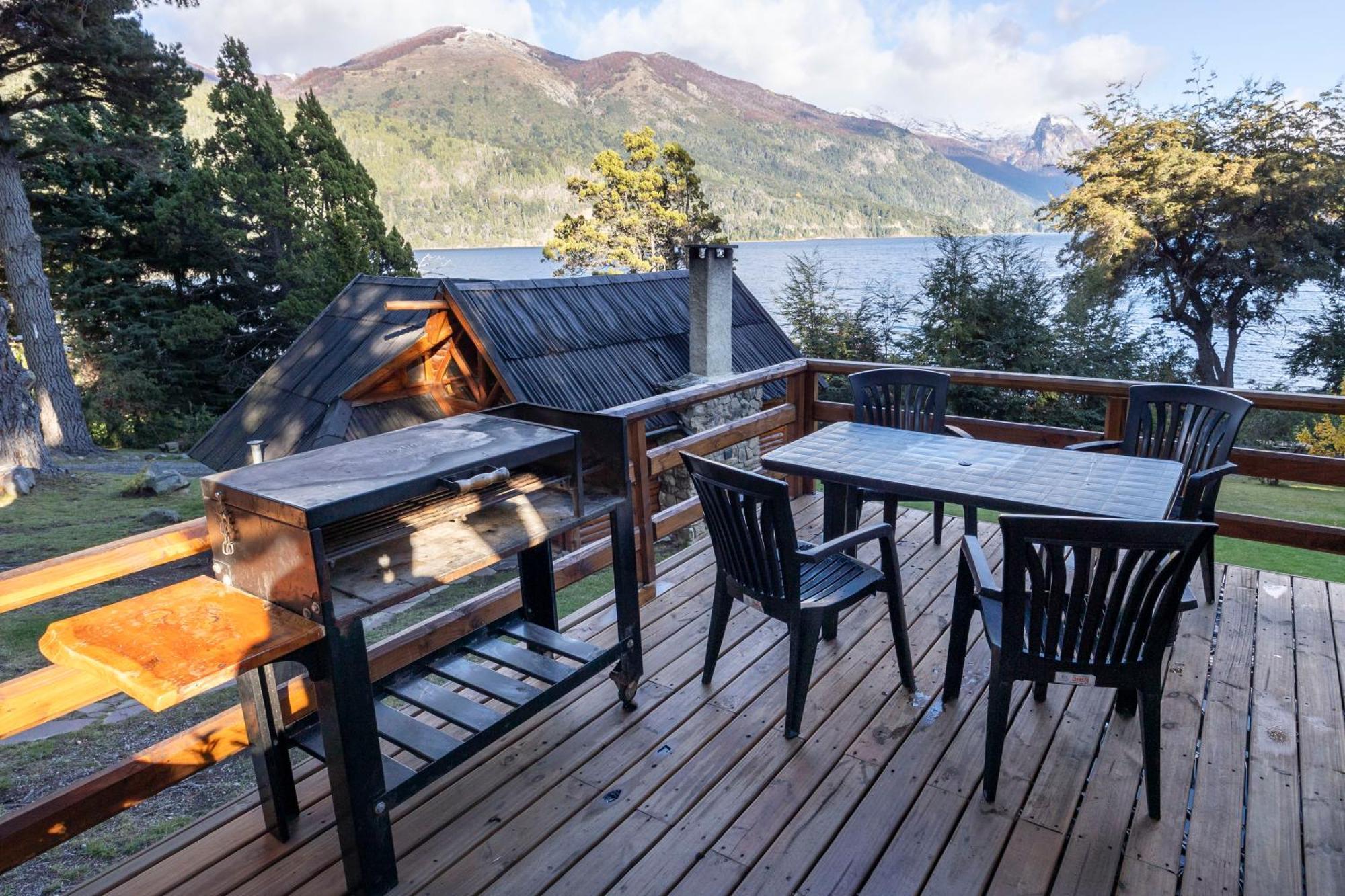 Labrador Con Costa De Lodge San Carlos de Bariloche
